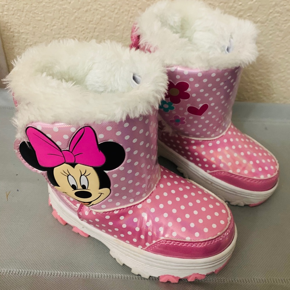 Minnie Mouse toddler snow boots size 9